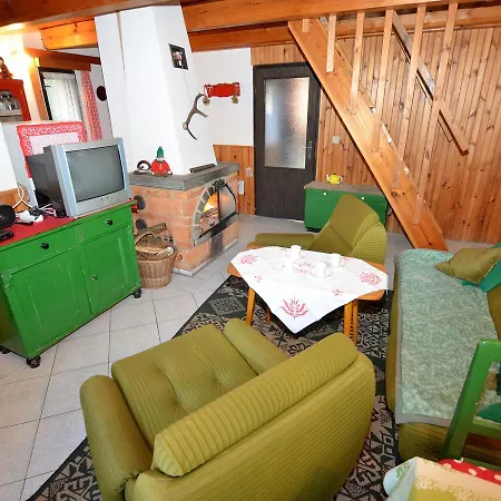 Comfortable Apartment With Private Terrace, 150 M From The Beach And The Lake Lipno Horská chata *