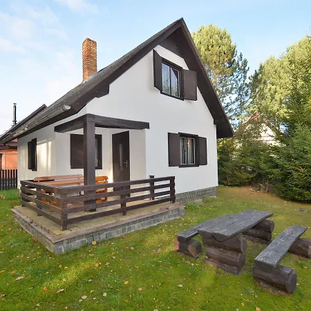 Horská chata Comfortable Apartment With Private Terrace, 150 M From The Beach And The Lake Lipno Černá v Pošumaví