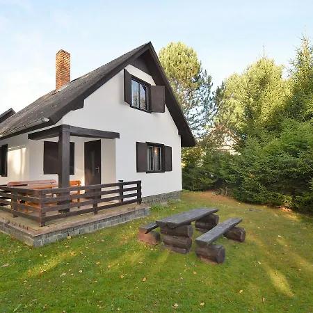 Comfortable Apartment With Private Terrace, 150 M From The Beach And The Lake Lipno Horská chata Černá v Pošumaví