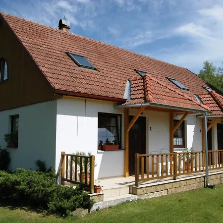 Comfortable Apartment With Private Terrace, 150 M From The Beach And The Lake Lipno 木屋 Černá v Pošumaví